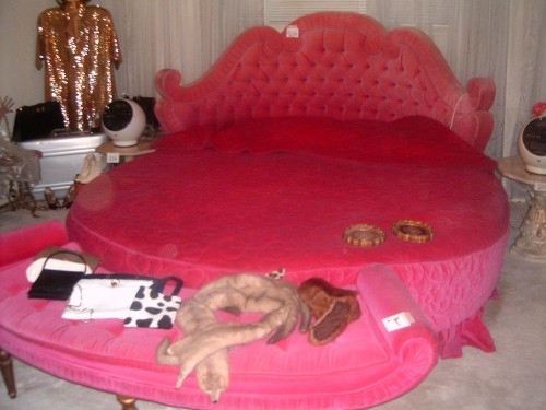 Red Round Bed Vintage Red Round Bed Vintage
